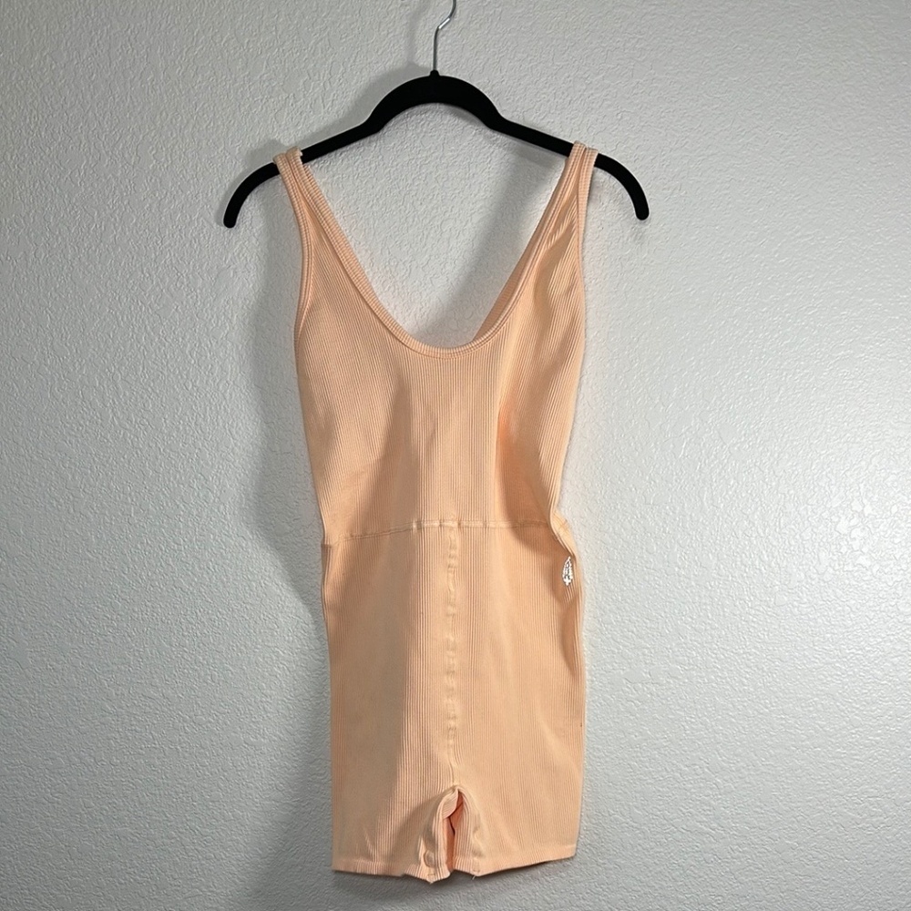 Free People Movement Good Karma Romper Peach Ribbed Cross Back Bodysuit M/L - Picture 8 of 8